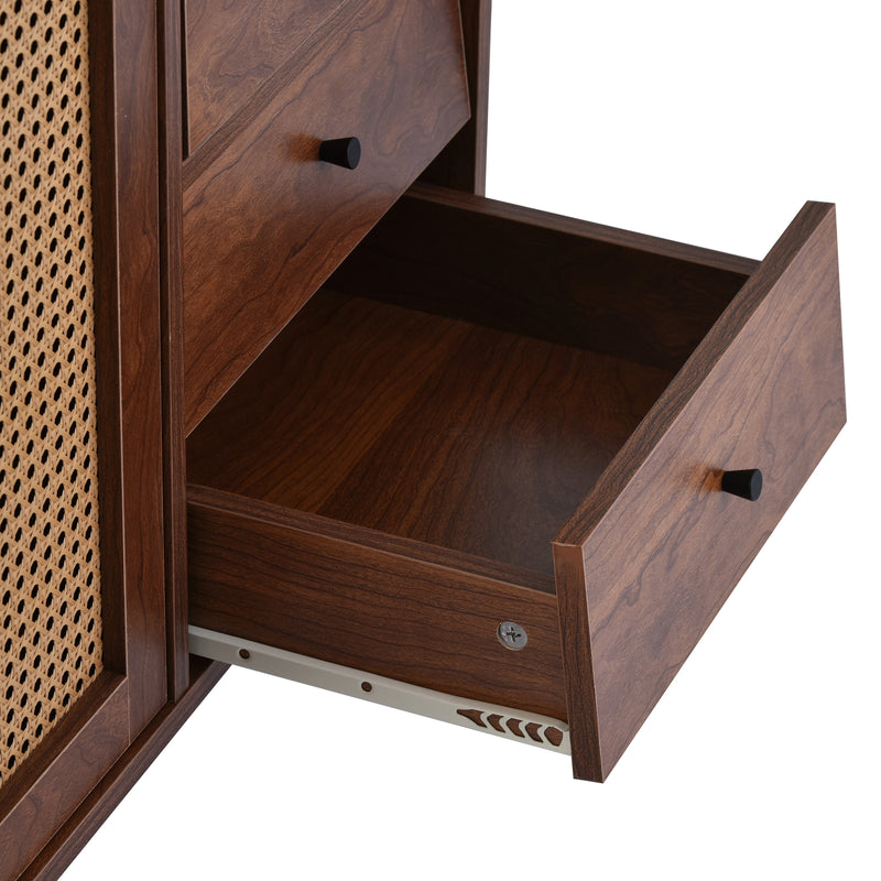Buffet Style Ferme Moderne en Bois avec Portes en Rotin, Design Irrégulier et Étagères Ajustables (130x40x75.5cm) SCRENKU