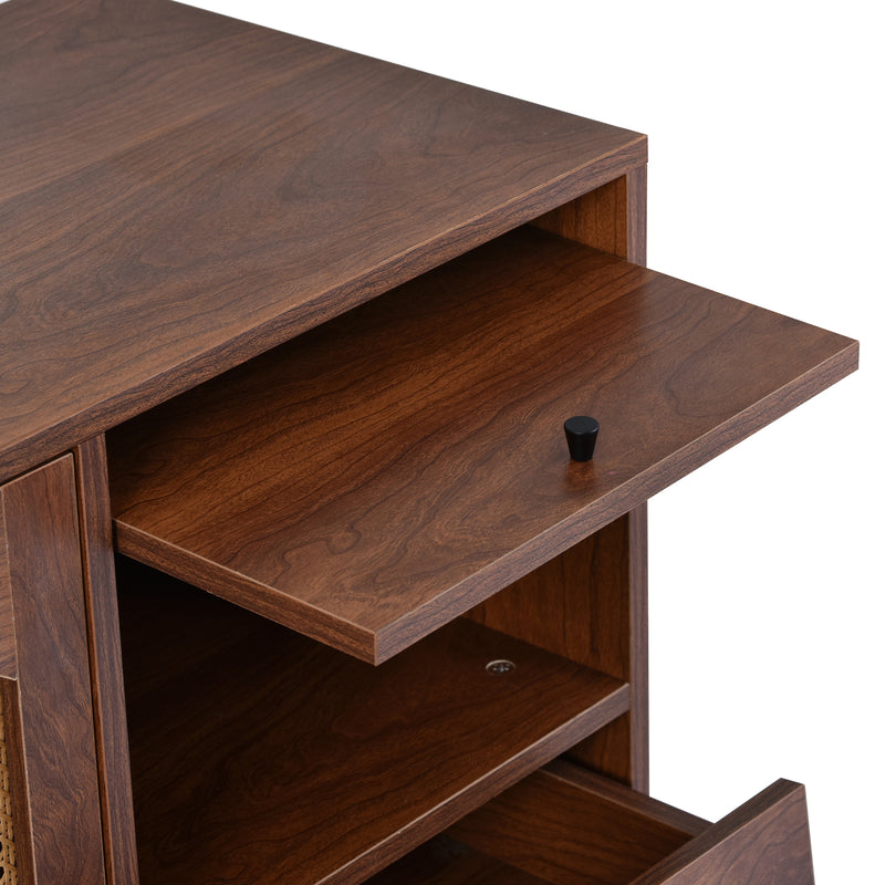Buffet Style Ferme Moderne en Bois avec Portes en Rotin, Design Irrégulier et Étagères Ajustables (130x40x75.5cm) SCRENKU