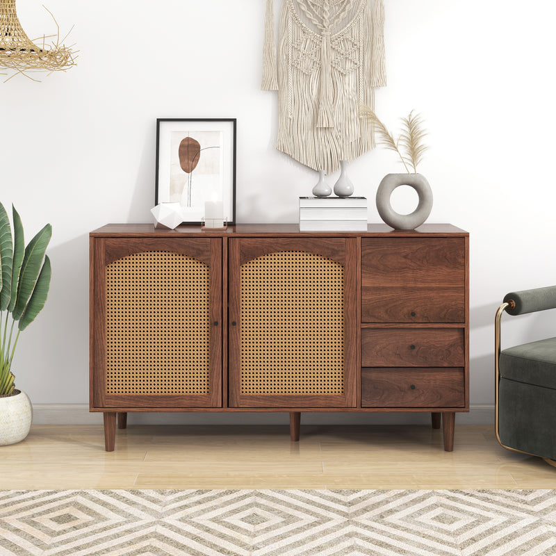 Buffet Style Ferme Moderne en Bois avec Portes en Rotin, Design Irrégulier et Étagères Ajustables (130x40x75.5cm) SCRENKU