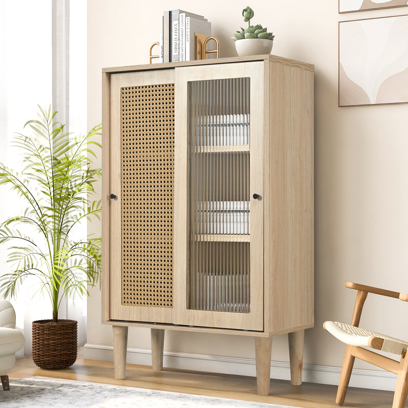 Buffet Haut Moderne en Chêne avec Portes Coulissantes en Verre et Rotin PE BAMPHUDS