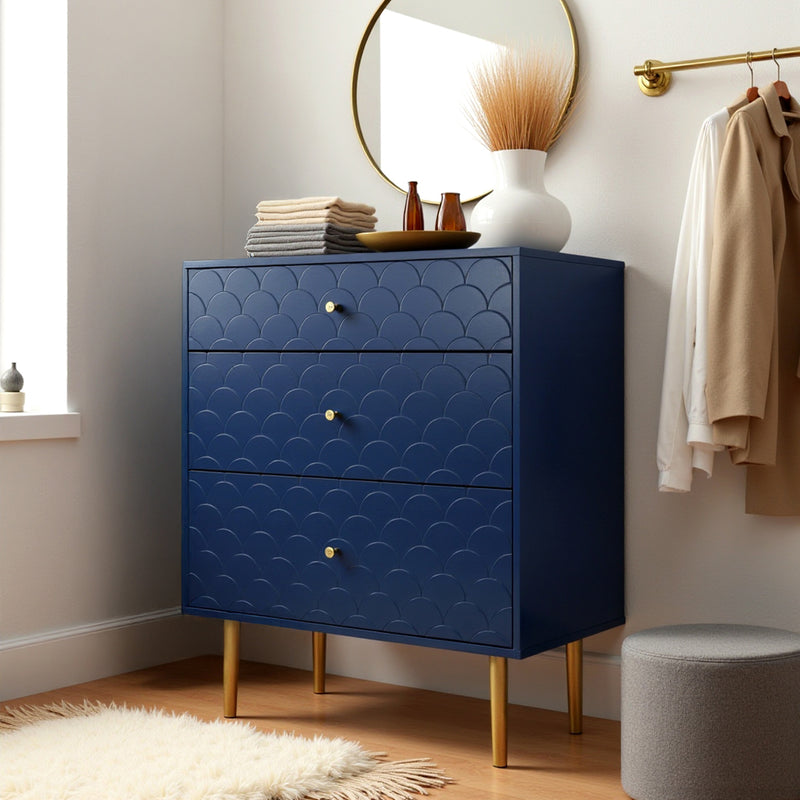 Commode à Tiroirs Bleu Marine avec Motif Écaille de Poisson, Pieds Champagne et Angles Arrondis (H89xL75xP40cm) KAUGZUN