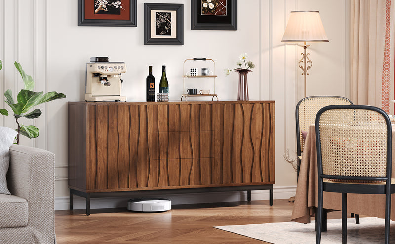 Buffet / Armoire de Rangement Mid-Century Moderne Effet Chêne Foncé avec 3 Tiroirs, Portes à Fentes et Pieds Métalliques Noirs (150x40x80cm) NAKIX