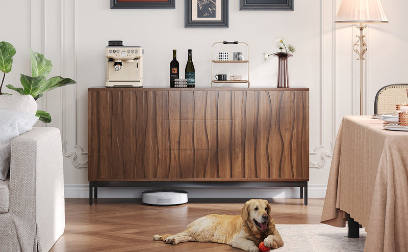 Buffet / Armoire de Rangement Mid-Century Moderne Effet Chêne Foncé avec 3 Tiroirs, Portes à Fentes et Pieds Métalliques Noirs (150x40x80cm) NAKIX
