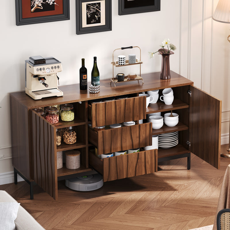Buffet / Armoire de Rangement Mid-Century Moderne Effet Chêne Foncé avec 3 Tiroirs, Portes à Fentes et Pieds Métalliques Noirs (150x40x80cm) NAKIX