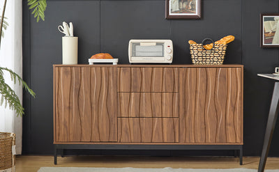 Buffet / Armoire de Rangement Mid-Century Moderne Effet Chêne Foncé avec 3 Tiroirs, Portes à Fentes et Pieds Métalliques Noirs (150x40x80cm) NAKIX