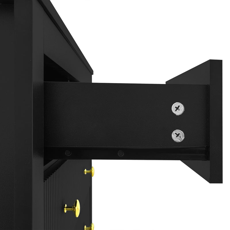 Commode Noire Élégante à 5 Tiroirs avec Surfaces Texturées et Poignées Dorées THRUZETS