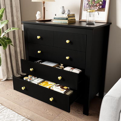 Commode Noire Élégante à 5 Tiroirs avec Surfaces Texturées et Poignées Dorées THRUZETS