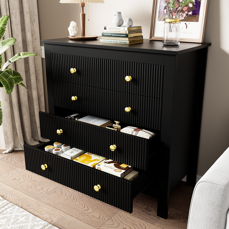 Commode Noire Élégante à 5 Tiroirs avec Surfaces Texturées et Poignées Dorées THRUZETS