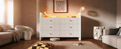 Buffet Blanc Ondulé Moderne avec Éclairage LED Multicolore et 6 Tiroirs Spacieux TRAGVAX