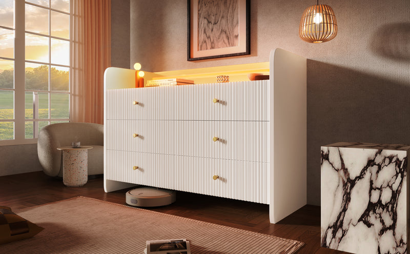 Buffet Blanc Ondulé Moderne avec Éclairage LED Multicolore et 6 Tiroirs Spacieux TRAGVAX