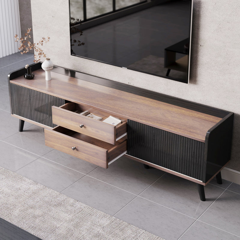 Meuble TV Moderne Noir et Bois avec Portes Coulissantes Rainurées et Rangement Optimisé UNGRUDS