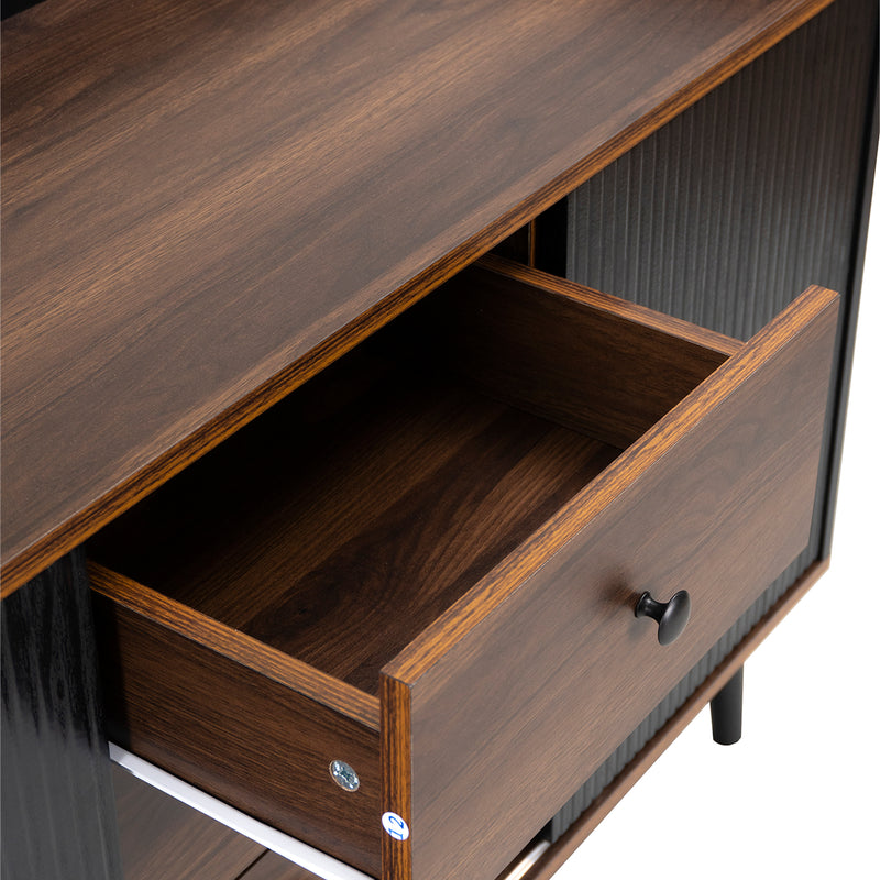 Buffet Moderne Noir et Bois avec Portes Coulissantes Rainurées et Tiroirs de Rangement VEKAID BLACK
