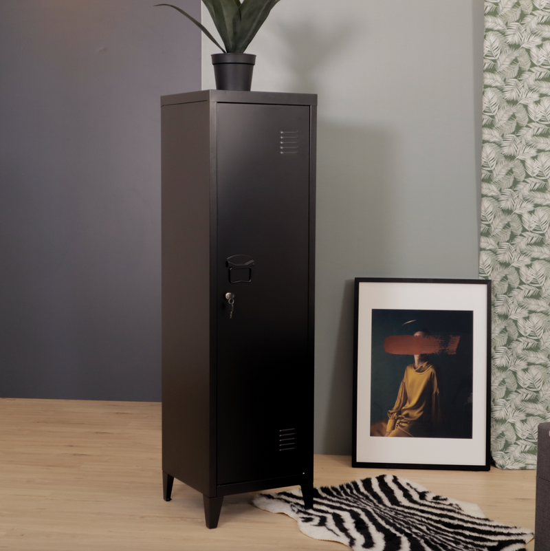 COUNCILBLUFFS - Metal cabinet with lock