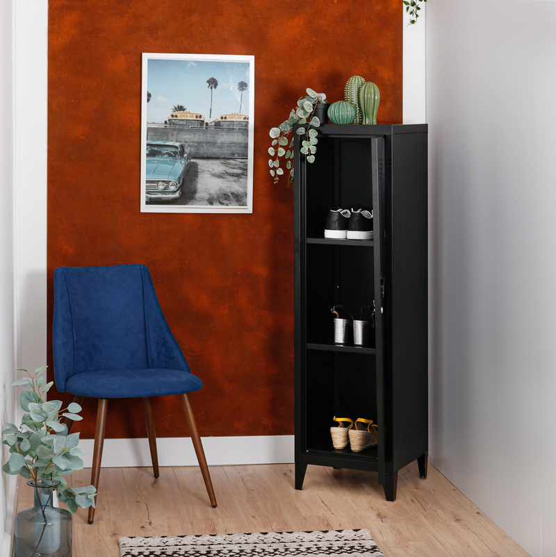 COUNCILBLUFFS - Metal cabinet with lock