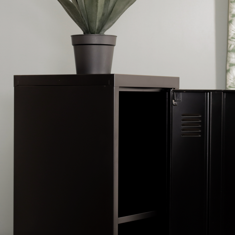 COUNCILBLUFFS - Metal cabinet with lock